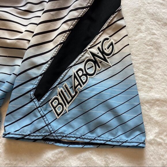 Billabong Quad Stretch Board Shorts - Picture 7 of 11